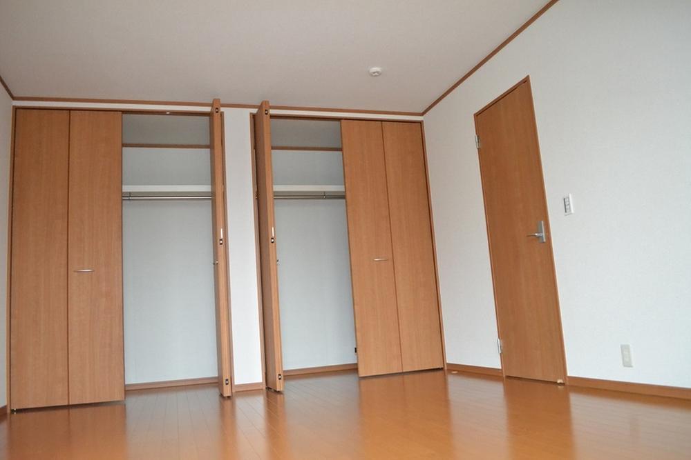 Non-living room. Same specifications Second floor room