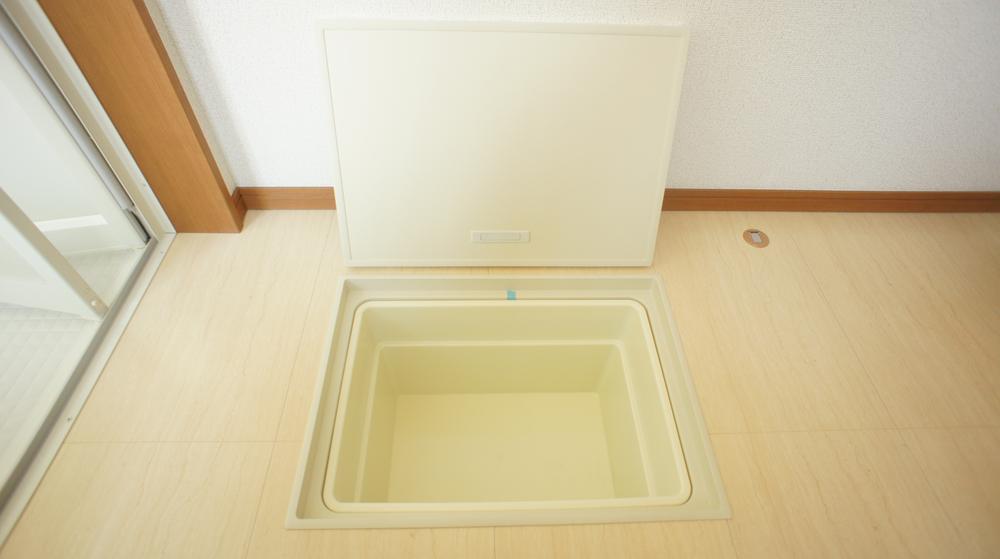 Receipt. bathroom Underfloor Storage