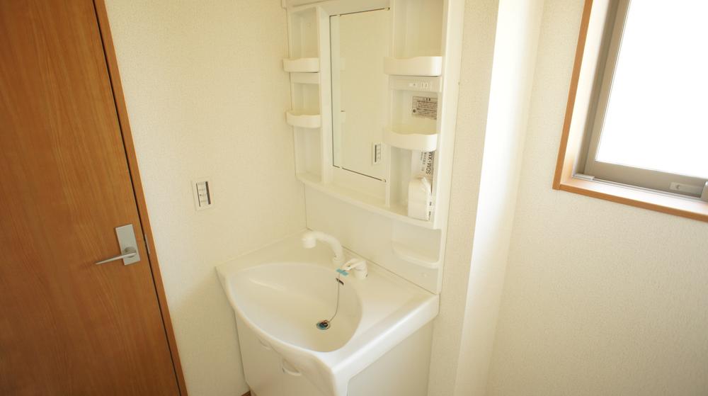 Wash basin, toilet