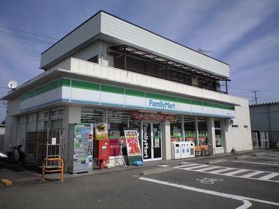 Convenience store. 463m to FamilyMart Sendai Kamiayashi shop