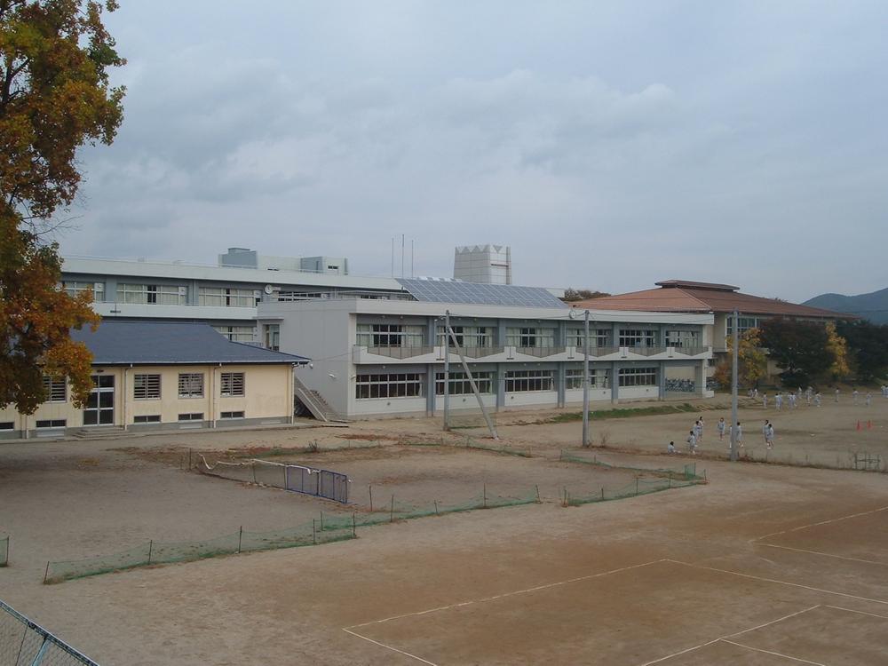 Junior high school. 2050m to Hirose Junior High School