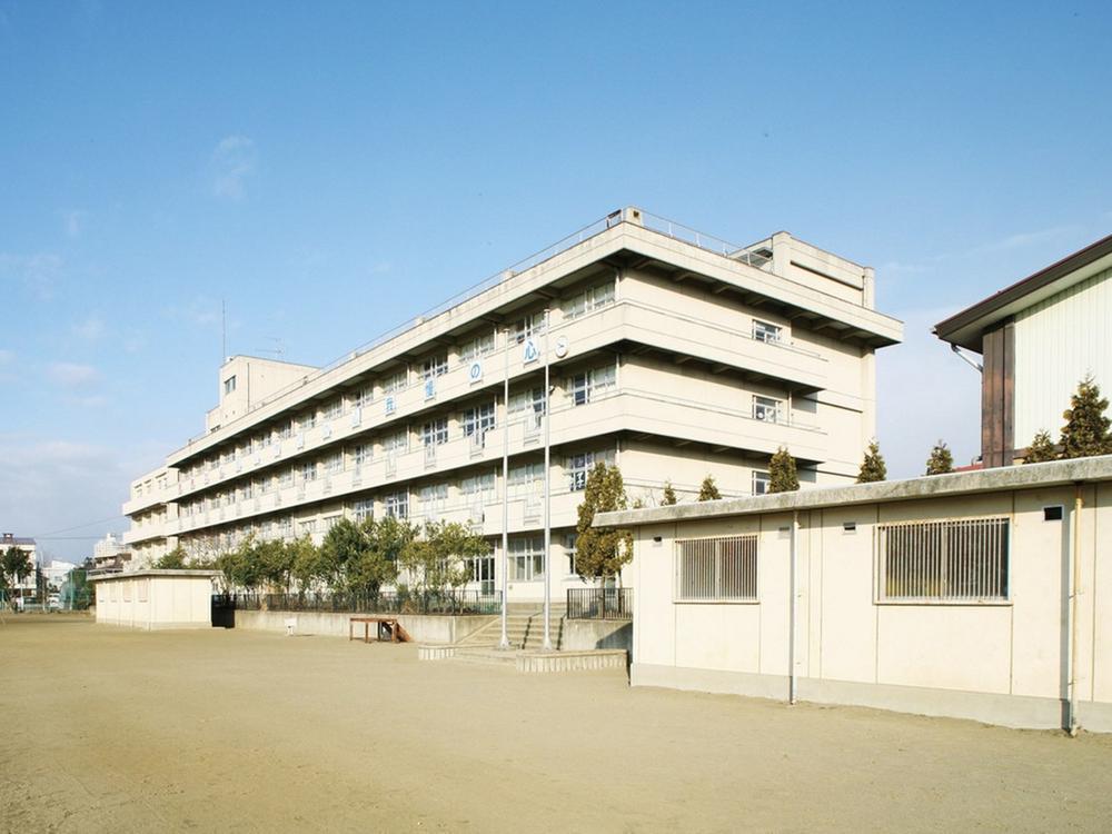 Junior high school. 1076m to Sendai Municipal Saiwaicho junior high school