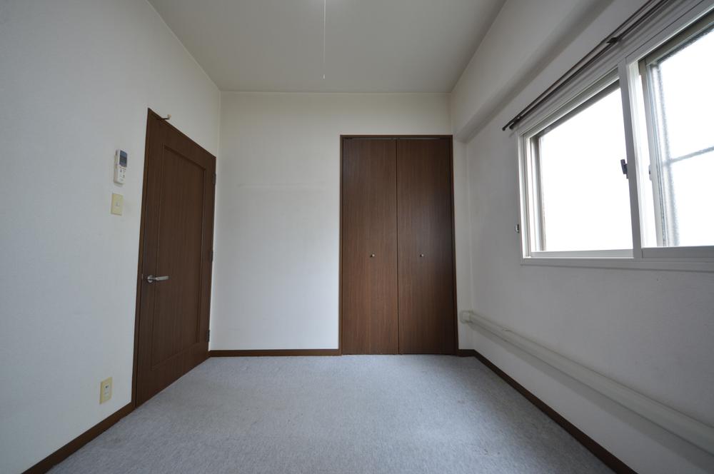 Non-living room. Indoor (11 May 2013) Shooting