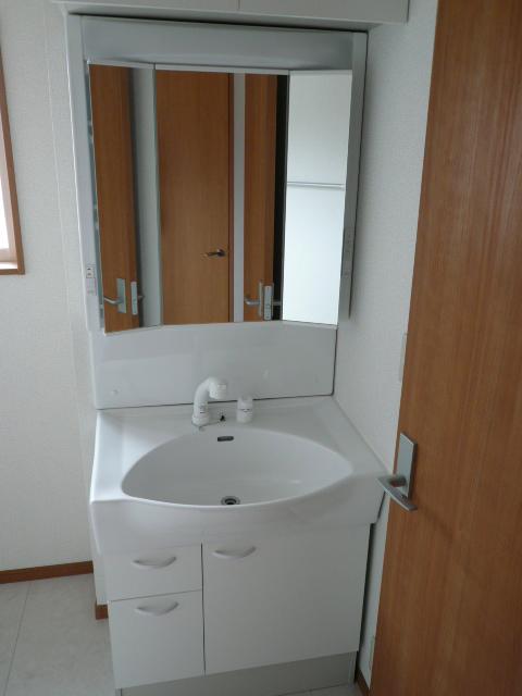 Wash basin, toilet