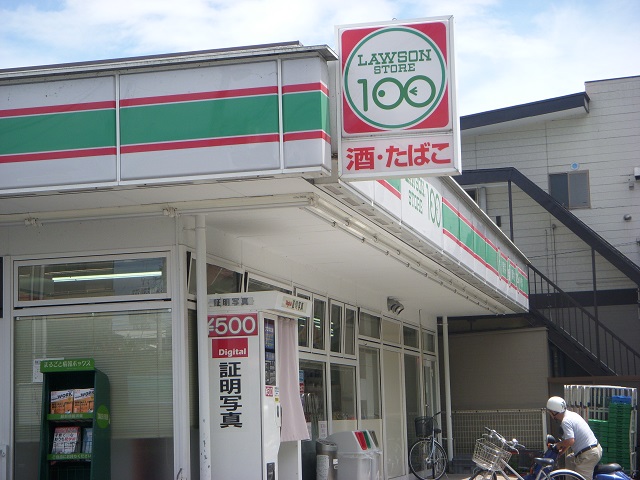 Convenience store. STORE100 Komatsushima store up (convenience store) 750m