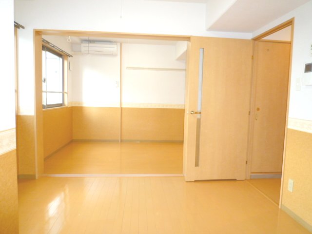 Living and room.  ※ It is a photograph of the same property by model.