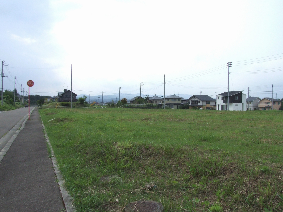 Local land photo. local. Town where the sky is spread largely, Spacious residential land is attractive Takanohara is surrounded by Daira Kana in Nature (August 2011 shooting). Big, spread seems to be dwelling of initiative in relaxed space
