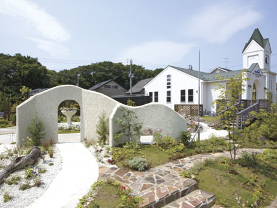 Other. Takanohara Center House. Even gardening classes and workshops can participate while enjoying a good friend of your neighbors. Of Garden and Centre Street flower beds are made in the hands of people who love this town (in the town)