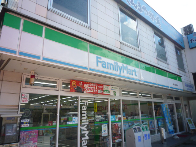 Convenience store. FamilyMart Zhongshan 3-chome up (convenience store) 655m