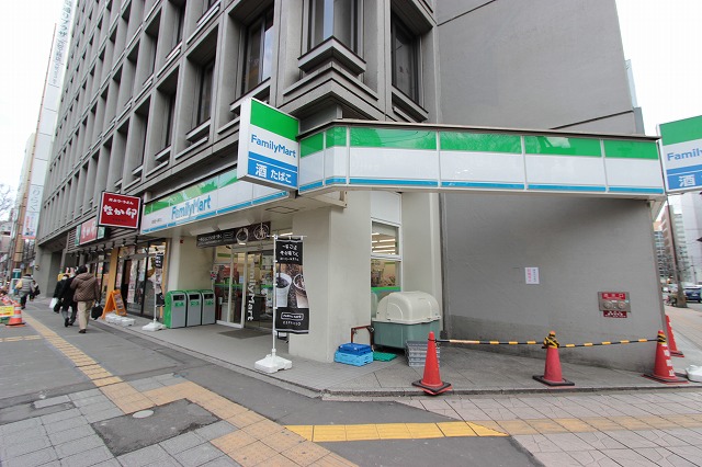 Convenience store. 120m to FamilyMart Nanko Council Ding Street store (convenience store)