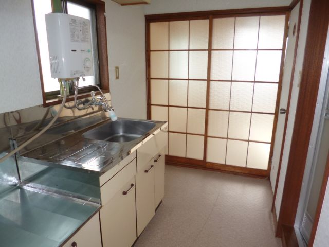 Kitchen. Gas stove can be installed.