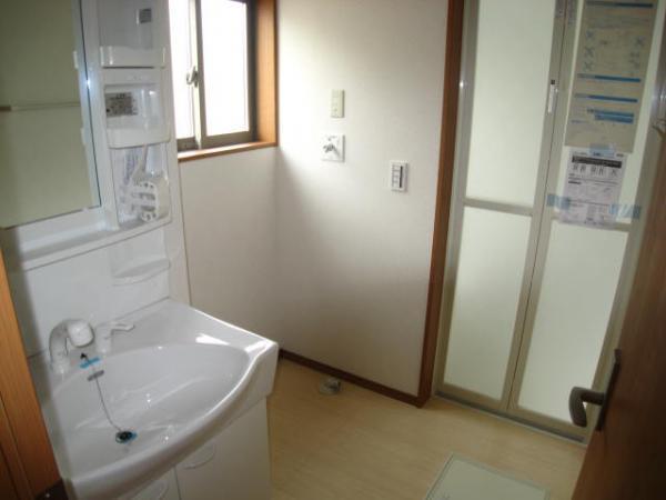 Wash basin, toilet