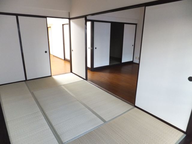 Living and room. Why do not you relax Chillin in Japanese-style room.