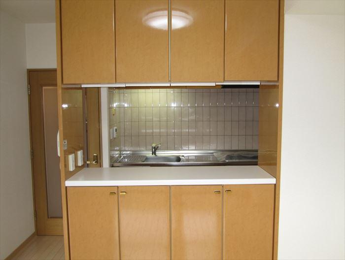 Receipt. Counter with storage shelves