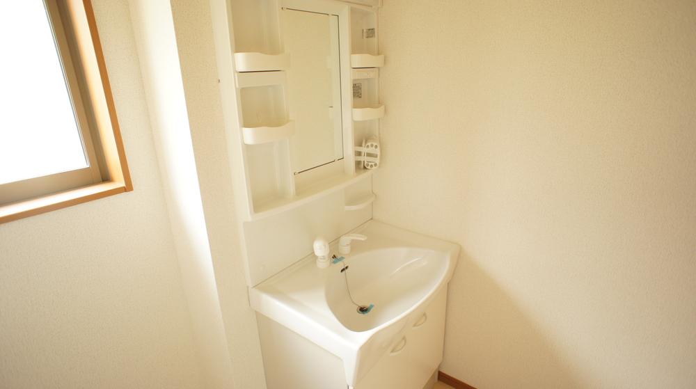 Wash basin, toilet