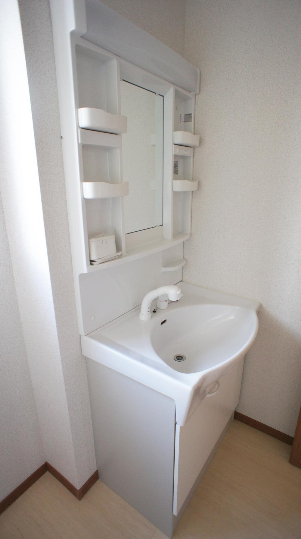Wash basin, toilet