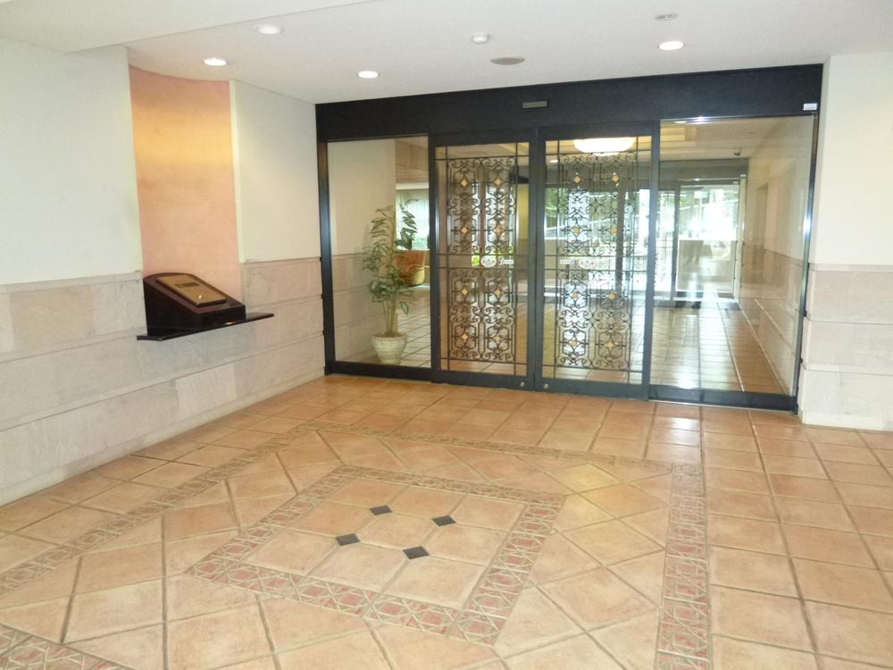 Entrance. Common areas