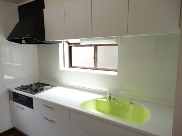 Kitchen. Artificial marble top plate ・ sink, It is hard to scratch a new kitchen