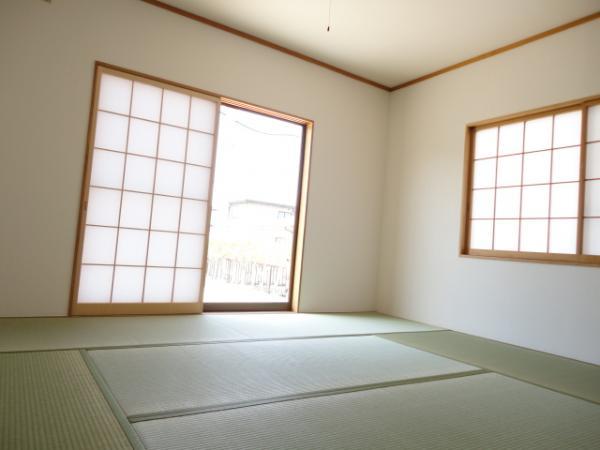Non-living room. Quaint Japanese-style room is also good per sun