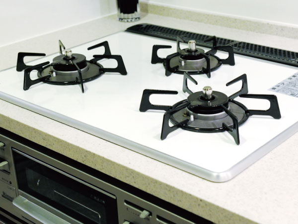 Kitchen.  [Pearl Crystal top stove] Beautifully excellent heat resistance Pearl Crystal top stove. Cleaning is also easy to wipe dirt Some people, such as boiling over.