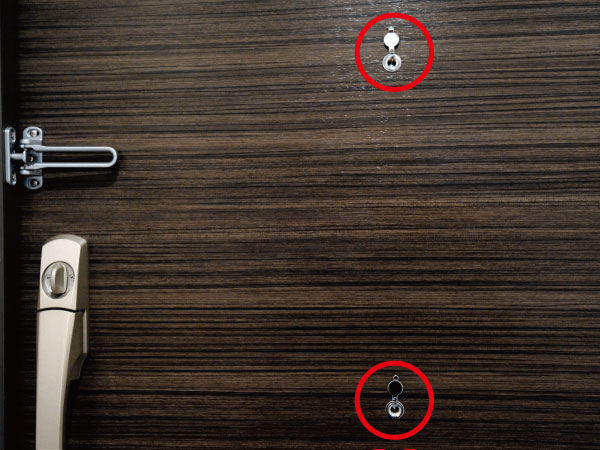 Security.  [Prevention door scope two places peep] For adults, Installed in two places for children. You can see also visitor when the answering machine only with child. So that from the outside can not see the state of the room, It has adopted a peep prevention filter.
