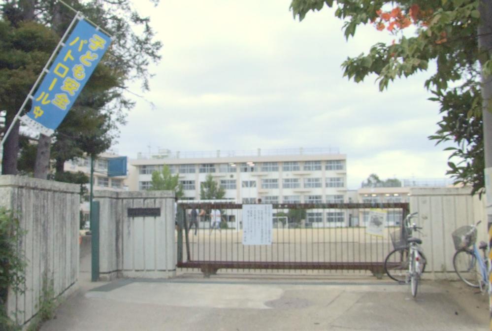 Primary school. 560m to Yahata elementary school