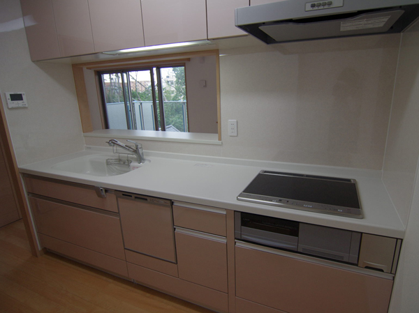 Kitchen.  [kitchen] Good around the kitchen functional and usability. Stylish design, Easy to clean! (East Building D type)