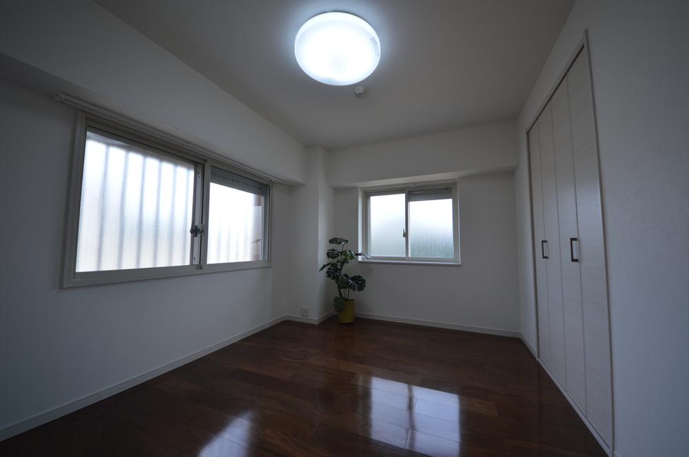 Non-living room. Indoor (12 May 2013) Shooting