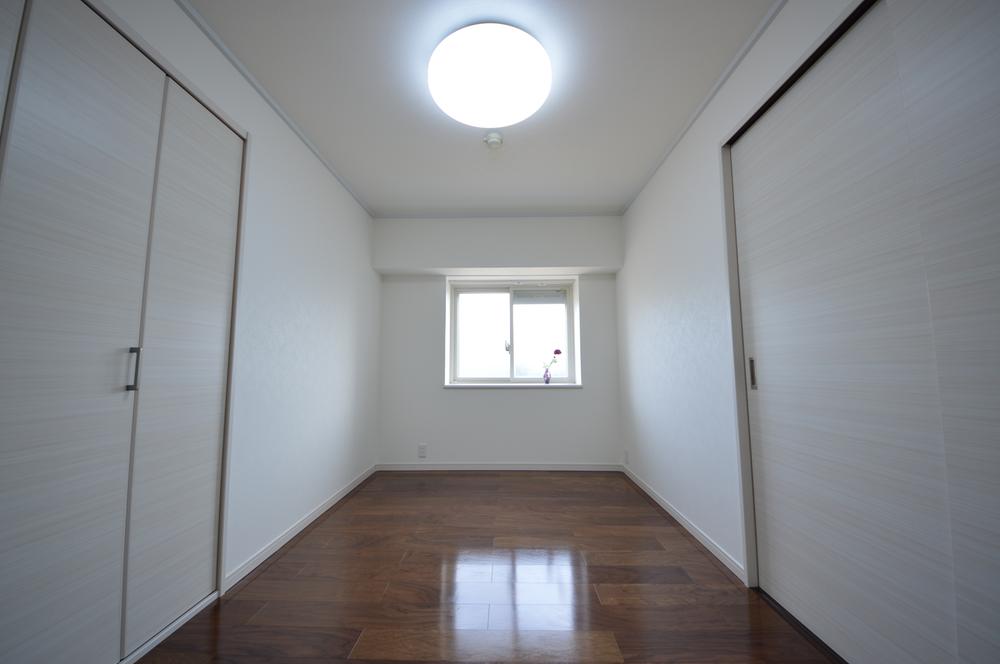 Non-living room. Indoor (12 May 2013) Shooting