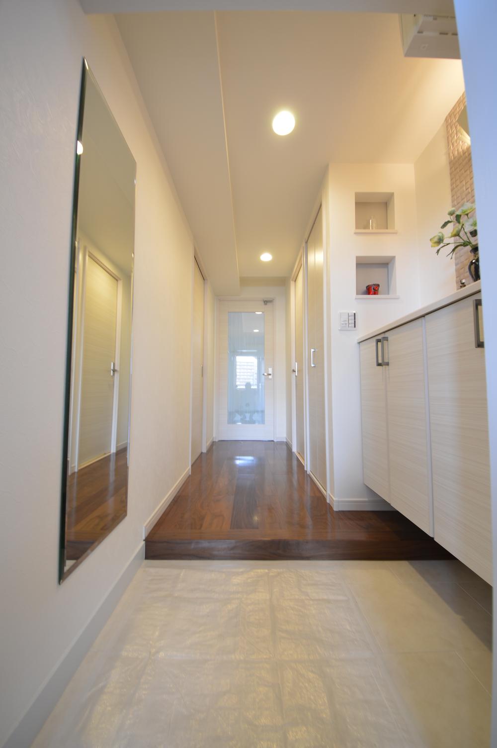 Entrance. Local (12 May 2013) Shooting