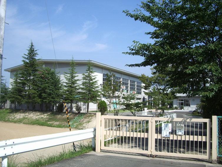 Junior high school. 1120m to Sendai Municipal Dainohara junior high school