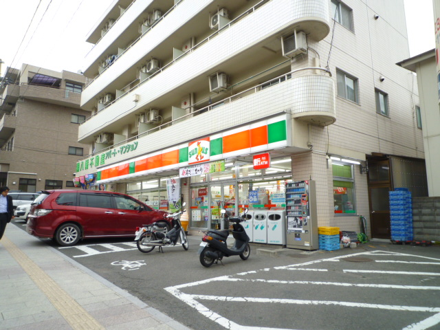 Convenience store. Thanks Hachiman-cho Sanchome store (convenience store) to 400m