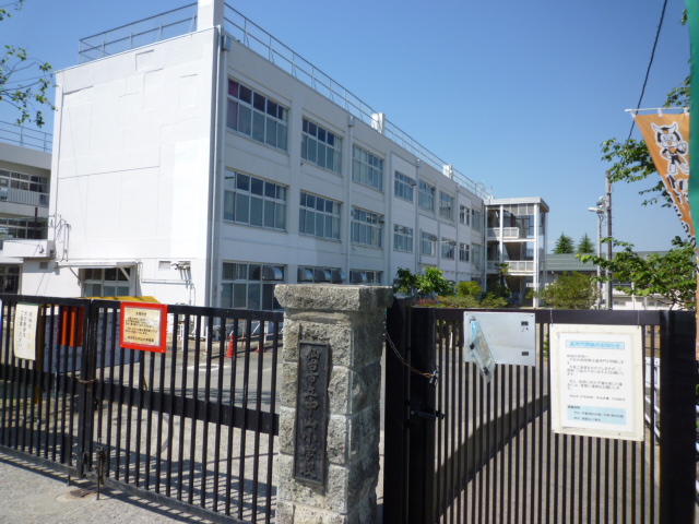 Primary school. Sendai Tatsunaka Mountain Elementary School (elementary school) up to 400m