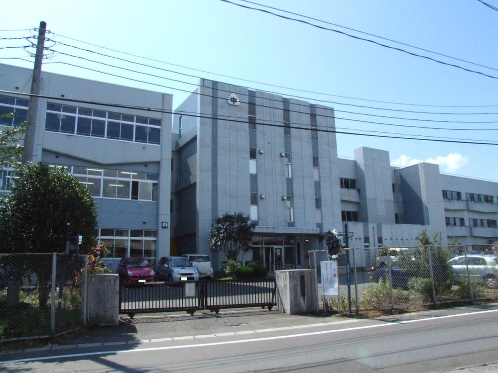 Junior high school. 2050m to Hirose Junior High School