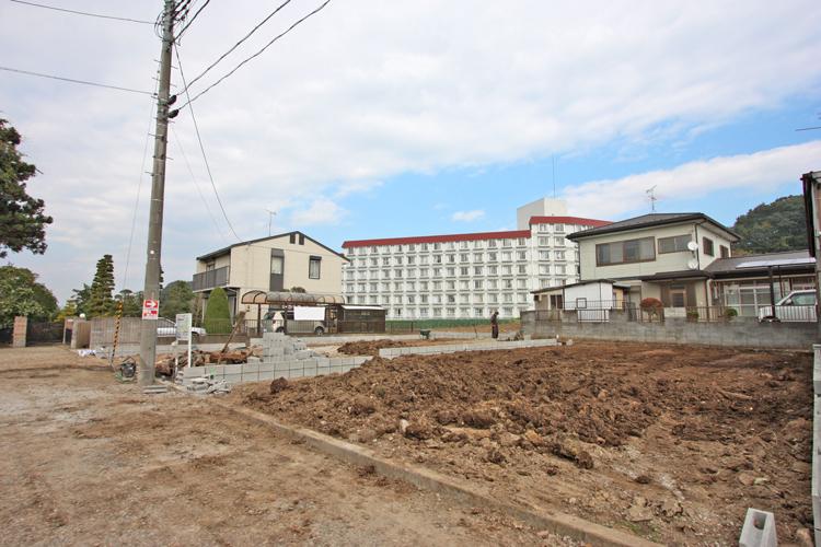 Local photos, including front road. Local (11 May 2013) Shooting