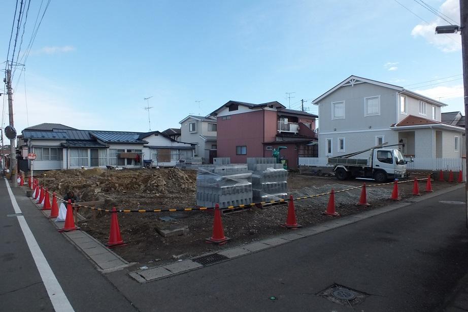 Local photos, including front road. Local (12 May 2013) Shooting