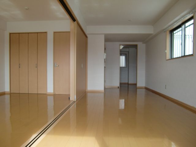 Living and room. It can also be used as about 22 Pledge of studio opened the sliding door.