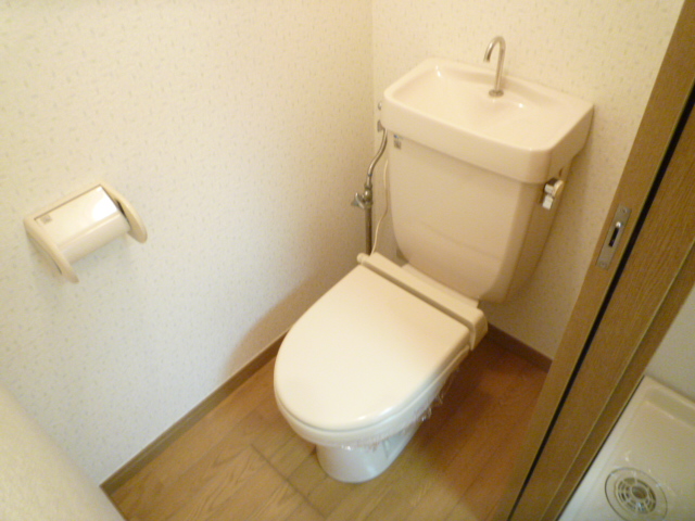 Toilet.  ※ Same property separate room