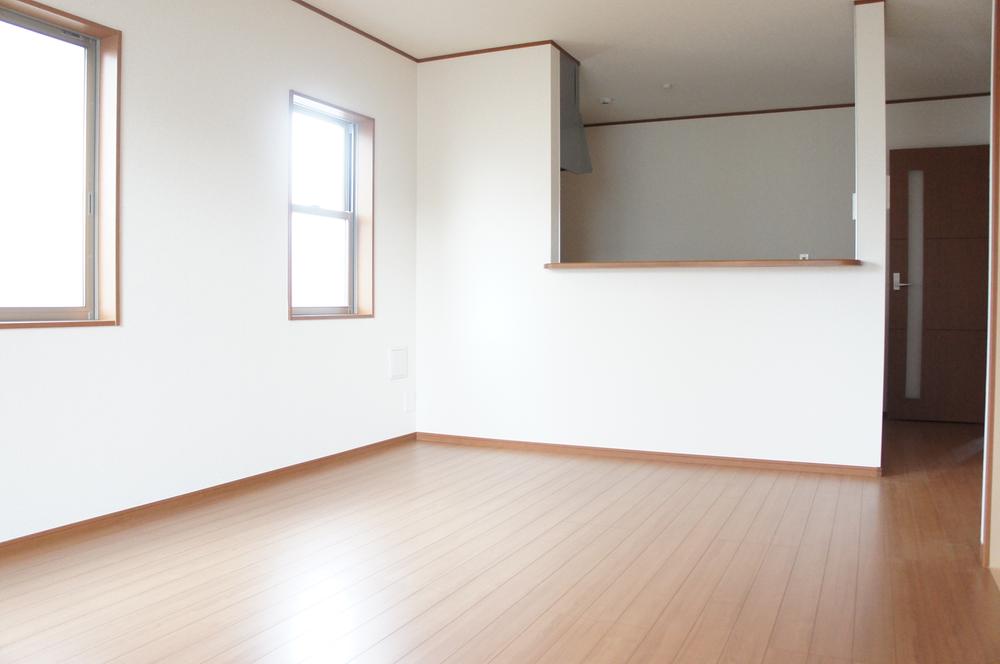 Same specifications photos (living)