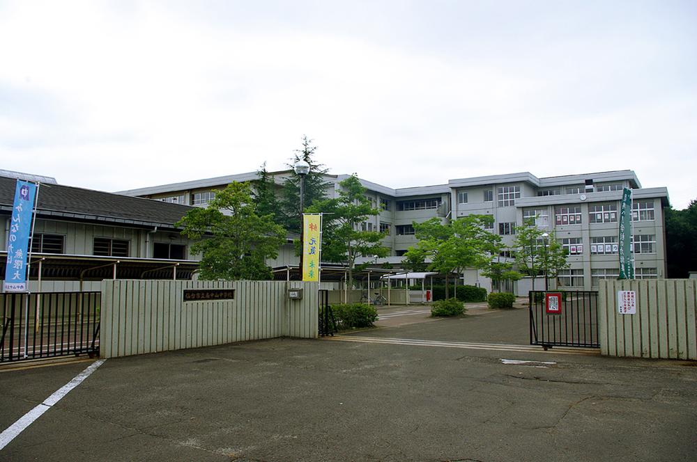 Junior high school. 470m to Sendai Municipal Minaminakayama junior high school