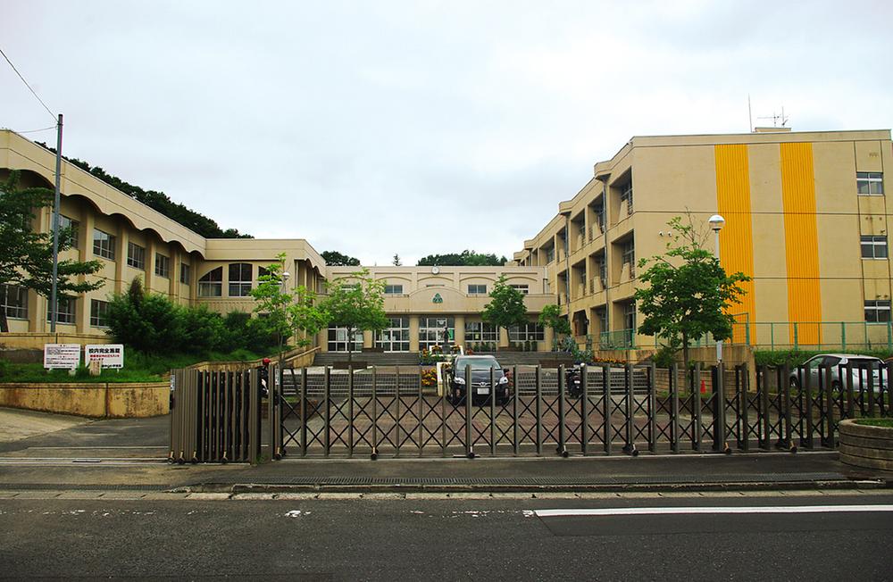 Primary school. 610m to Sendai Municipal Minaminakayama Elementary School