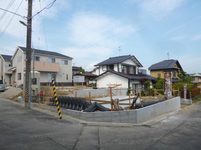 Local photos, including front road. Local (10 May 2013) Shooting