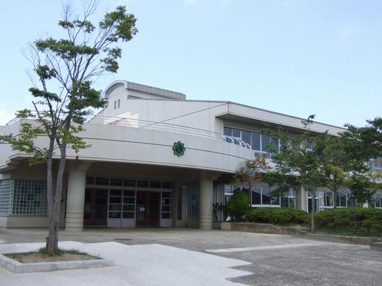 Primary school. Sendai Municipal Sumiyoshidai 600m up to elementary school