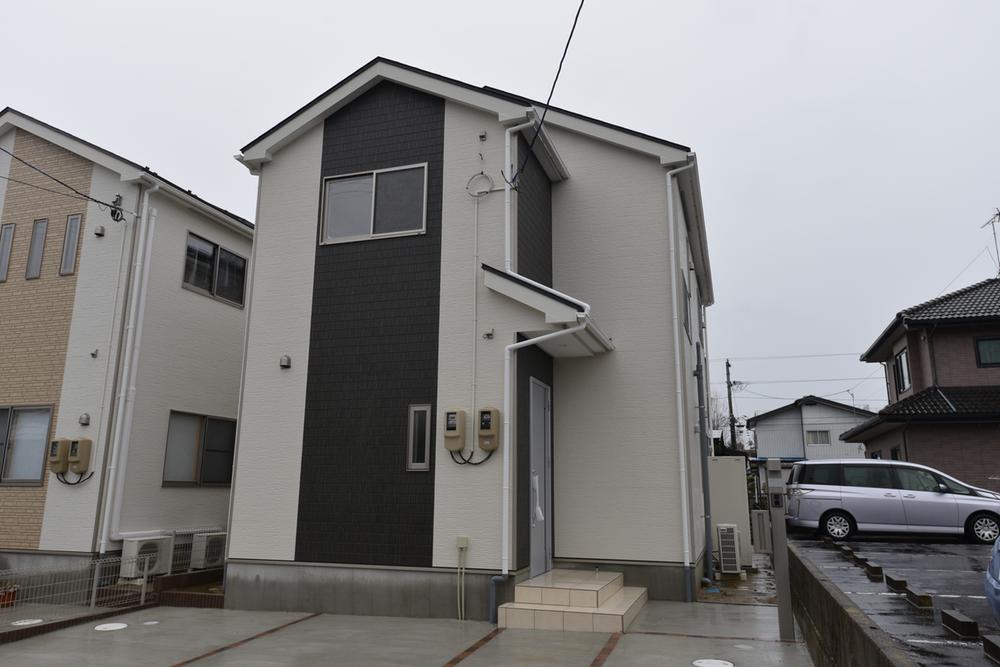 Local appearance photo. Local (12 May 2013) Shooting