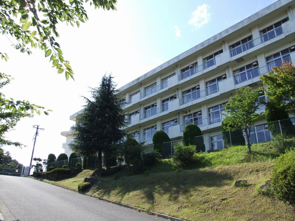 Junior high school. 818m to Sendai Municipal tsurugaoka junior high school
