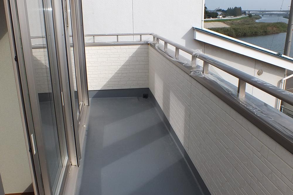 Balcony. «Same specifications»