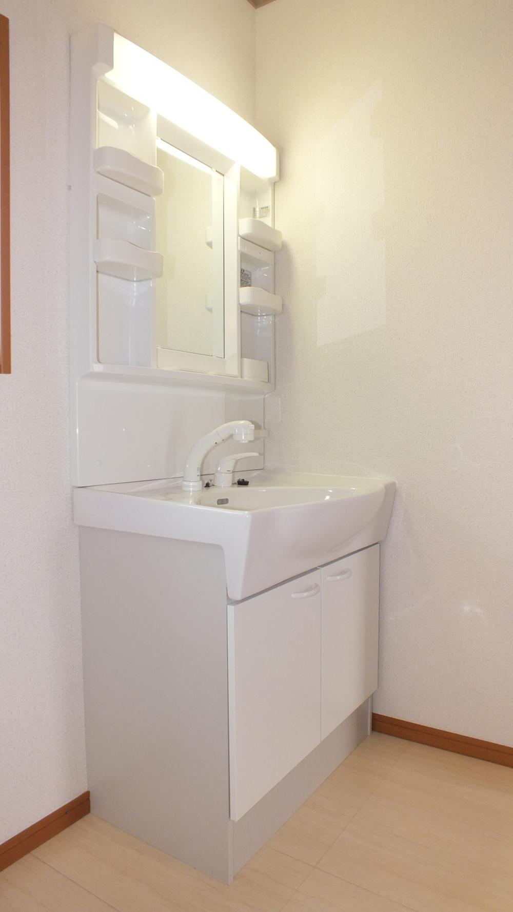 Wash basin, toilet.  ☆ Same specifications ☆