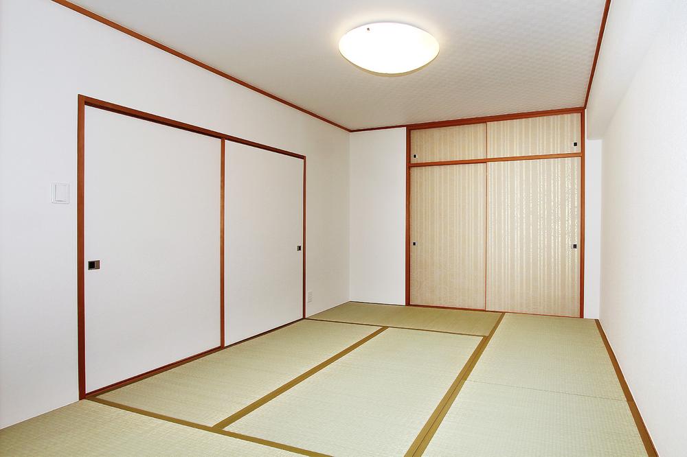 Non-living room.  [Japanese-style room] ... Dominating likely Japanese-style room as well as a drawing room (October 17, 2013 shooting)