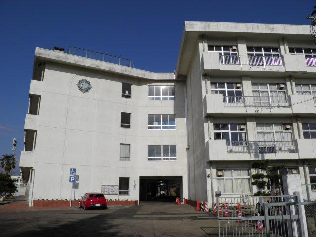 Junior high school. 805m to Sendai Municipal tsurugaoka junior high school