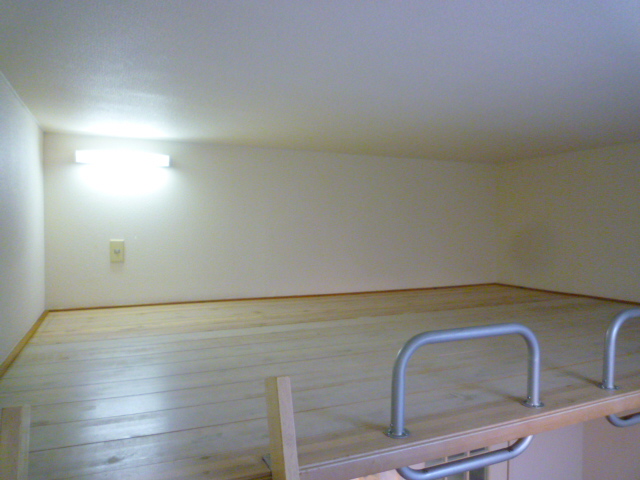 Other room space. Loft with depth! Usage is freely!